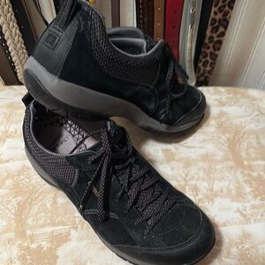 Dansko women’s black lace shoe size 40 (9)